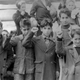 Imagen: Niños antes de partir en plena Guerra Civil. Wikimedia Commons